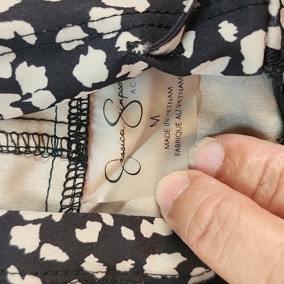 Jessica Simpson Black and White Boxy Long Sleeve Hoodie - Picture 4 of 9